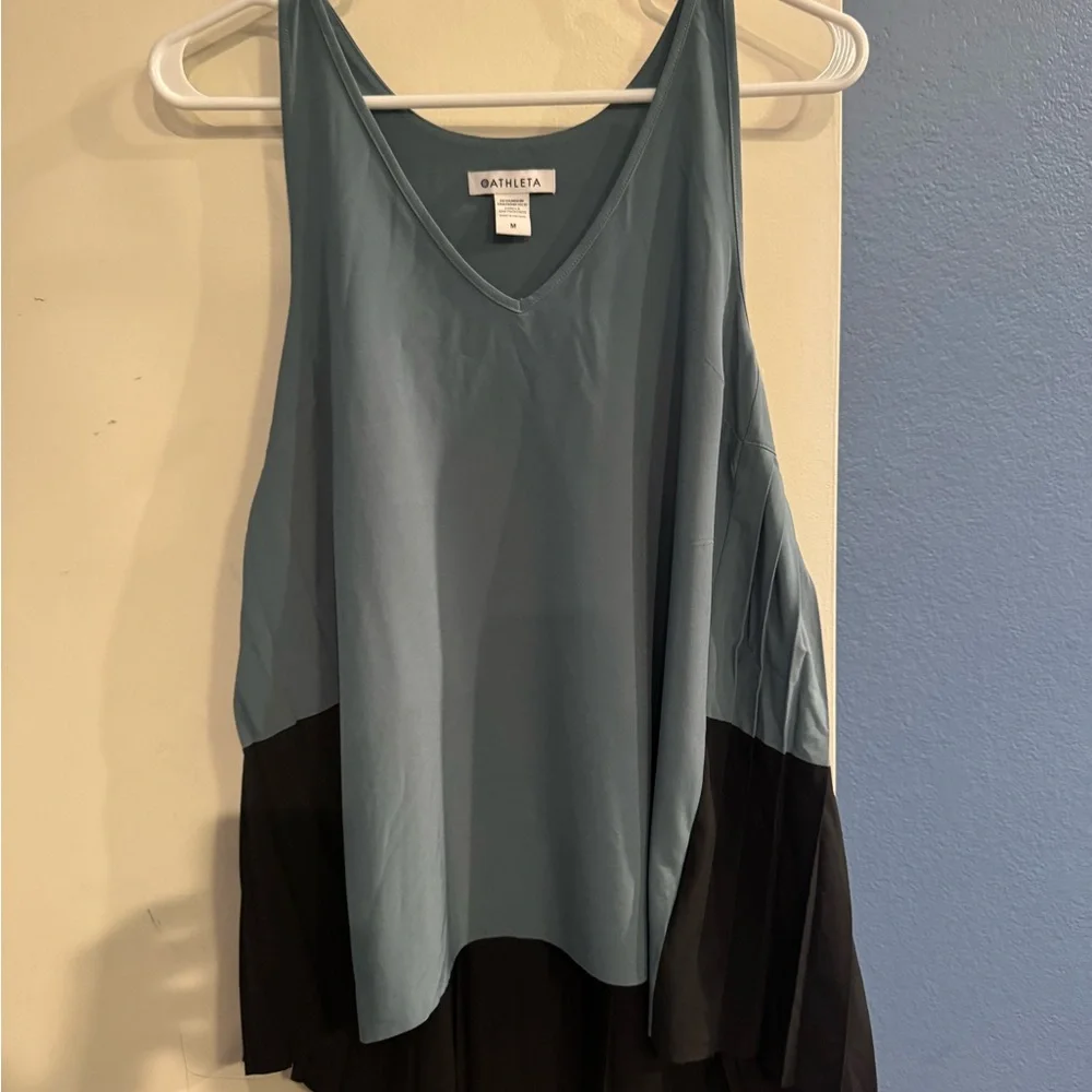 Athleta Shirt Womens Medium Swing Forward Pleated Tank Top Deep Ocean - Picture 3 of 7